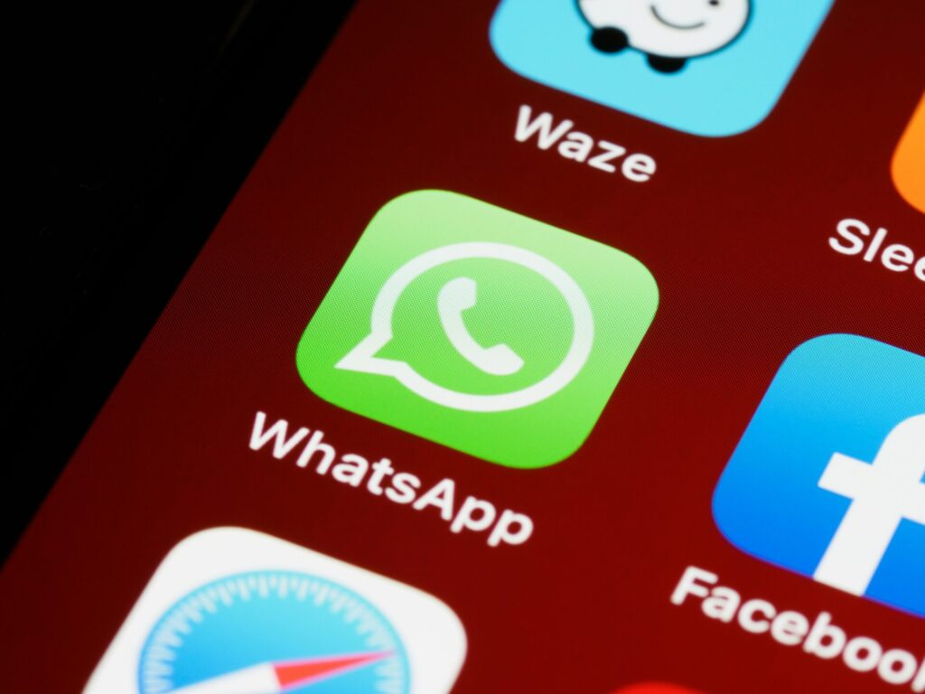 kann man gelöschte nachrichten bei whatsapp anhören brett jordan dmuehge8dio unsplash
