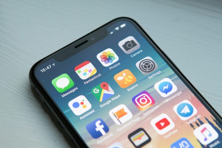 WhatsApp-Benutzername einrichten – Smartphone-Startbildschirm mit Messenger-Apps als Symbol für die neue Benutzername-Funktion